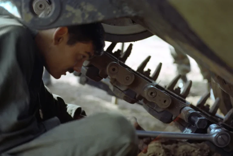 How to Use a Socket Wrench Correctly: A Beginner's Guide